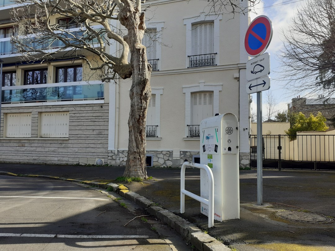 Bornes de rechargement électriques